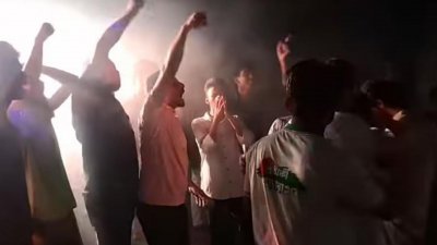 চাঁদপুরে ১৫ আগস্ট ঘিরে জেলা আওয়ামী লীগের পরিত্যক্ত কার্যালয়ে ‘মিউজিক পার্টির’ আয়োজন করা হয়