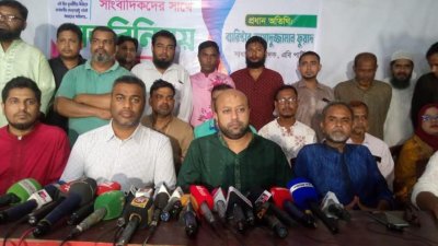 শনিবার বিকালে রংপুর নগরে মতবিনিময় সভায় বক্তব্য দেন এবি পার্টির সাধারণ সম্পাদক আসাদুজ্জামান ফুয়াদ
