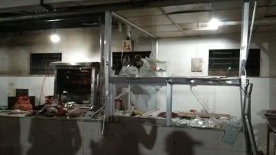 ভাঙচুর করা রেস্তোরাঁ