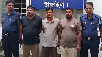 গ্রেফতার তিন জন