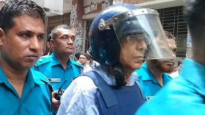 পুলিশের হেফাজতে আনিসুল হক
