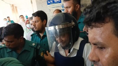 পুলিশ হেফাজতে আদালতে নাসির উদ্দিন সাথী
