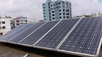 ভবনের ছাদে সৌরবিদ্যুৎ প্যানেল