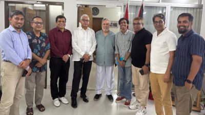 আলোচনা সভায় ‘প্রাক্তন ছাত্র সমিতি’র নেতারা