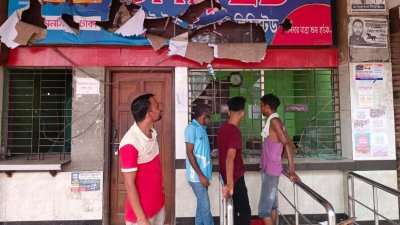 ইউনাইটেড পরিবহনের কাউন্টার ভাঙচুর করা হয়েছে