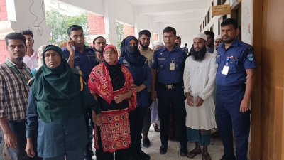 আদালতের বারান্দায় সাজাপ্রাপ্ত দুই আসামি