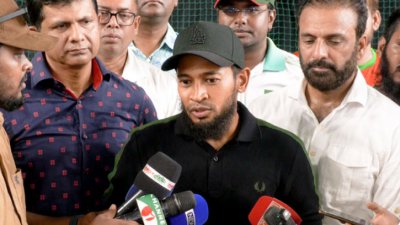 বসুন্ধরায় গণমাধ্যমের মুখোমুখি মুশফিক