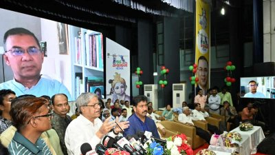 জন্মাষ্টমী উপলক্ষে শুভেচ্ছা বিনিময় অনুষ্ঠানে বক্তব্য রাখছেন মির্জা ফখরুল ইসলাম আলমগীর