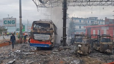 পুড়ে যাওয়া যানবাহন