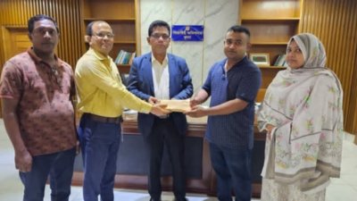 খুলনার সোনাডাঙ্গায় লাজ ফার্মাকে ৫ লাখ টাকা জরিমানা