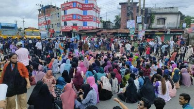 মহিপালে মহাসড়ক অবরোধ