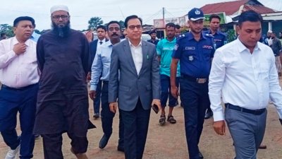জনপ্রশাসন মন্ত্রণালয়ের সিনিয়র সচিব মোখলেছুর রহমানের সাদাপাথর পর্যটনকেন্দ্র পরিদর্শন