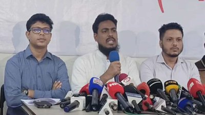 সংবাদ সম্মেলনে কথা বলছেন এনসিপি’র সদস্যসচিব আখতার হোসেন