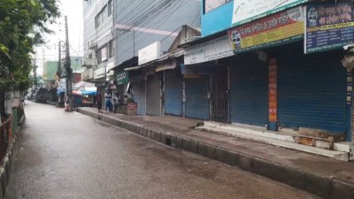 বন্ধ রয়েছে দোকানপাট