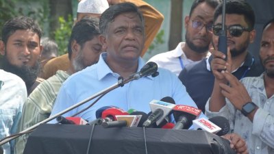 সাংবাদিকদের সঙ্গে কথা বলেন বিসিবি সভাপতি