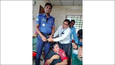 চেইন ছিনতাই করা নারী আটক