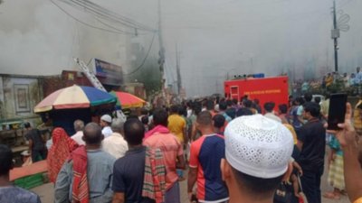 ফায়ার সার্ভিসের দুই ইউনিটের চেষ্টায় আধা ঘণ্টা পর আগুন নিয়ন্ত্রণে আসে