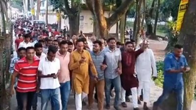 ফজলুর রহমানের ভক্তদের বিক্ষোভ