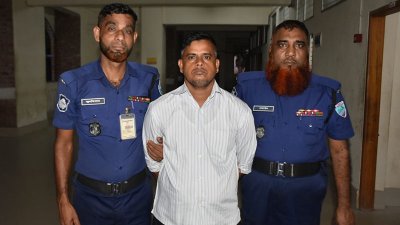 আটক কর্মচারী