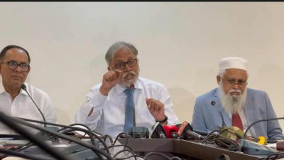 বক্তব্য রাখছেন প্রধান উপদেষ্টার বিশেষ সহকারী অধ্যাপক ডা. সায়েদুর রহমান