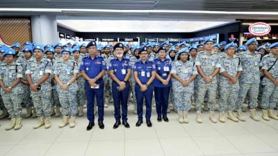 Мгадағы жезөкшелер Үлкен мүшесі тығыз киска