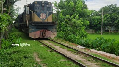 ঘণ্টায় মাত্র ১৫ কিলোমিটার গতিতে চলে ‘রমনা লোকাল ট্রেন’