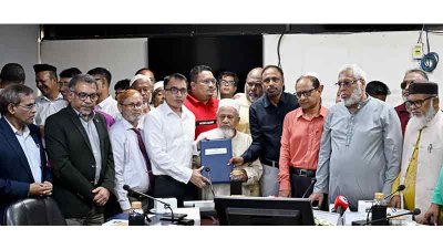 বরাদ্দ দেওয়া জমির দলিল হস্তান্তর করা হচ্ছে