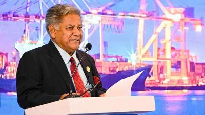 বক্তব্য দিচ্ছেন নৌপরিবহন উপদেষ্টা এম সাখাওয়াত হোসেন