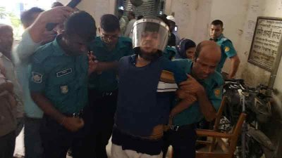 আদালত প্রাঙ্গণে জালাল আহমদ ওরফে জ্বালাময়ী জালাল