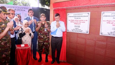 হোস্টেল নির্মাণ কাজের ভিত্তিপ্রস্তর স্থাপন শেষে মোনাজাতে স্বাস্থ্য উপদেষ্টা নূরজান বেগম