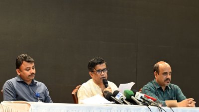 ব্রিফ করেন প্রেস সচিব শফিকুল আলম