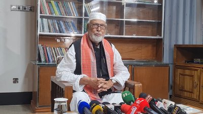 সংবাদ সম্মেলনে কথা বলেন কাদের সিদ্দিকী