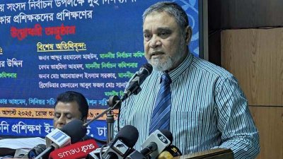 কথা বলছেন সিইসি এএমএম নাসির উদ্দিন