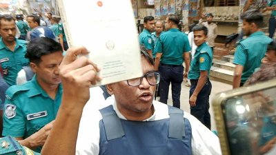পুলিশের হেফাজতে  অধ্যাপক শেখ হাফিজুর রহমান কার্জন