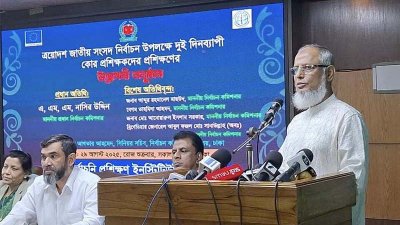 কথা বলছেন ইসি আনোয়ারুল ইসলাম