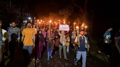 চুয়েট শিক্ষার্থীদের মশাল মিছিল