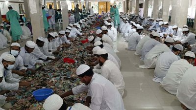 টানা ১৩ ঘণ্টা চলে টাকা গণনা