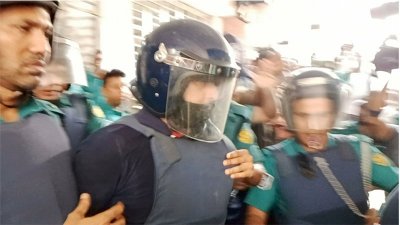 আদালত চত্বরে তৌহিদ আফ্রিদি