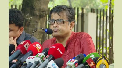 প্রেস বিফ্রিংয়ে কথা বলছেন প্রধান উপদেষ্টার প্রেস সচিব শফিকুল আলম