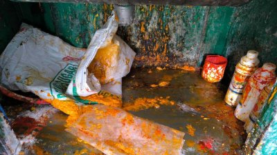অস্বাস্থ্যকর পরিবেশে খাদ্য প্রস্তুত ও মানবস্বাস্থ্যের জন্য ক্ষতিকর রঙ ব্যবহার করে খাদ্য প্রস্তুত করা হচ্ছিল