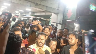 সাংবাদিকদের ব্রিফিংয়ে ফারুক হাসান
