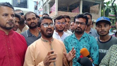 কথা বলছেন রাশেদ খান (ফাইল ছবি)
