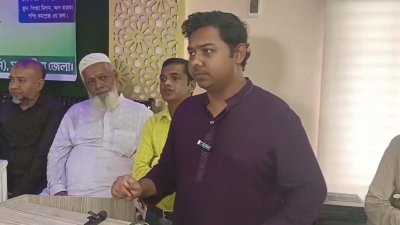 বক্তব্য দিচ্ছেন জাতীয় নাগরিক পার্টির (এনসিপি) যুগ্ম আহ্বায়ক সরোয়ার তুষার