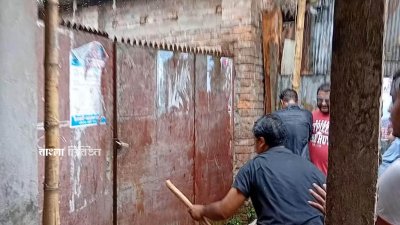 ডাকসুর সাবেক ভিপি নুরুল হক নুরসহ দলটির নেতাকর্মীদের ওপর হামলার প্রতিবাদে গাইবান্ধায় বিক্ষোভ-সমাবেশ শেষে জাতীয় পার্টির কার্যালয়ে ভাঙচুর