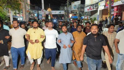 নুরের ওপর হামলার প্রতিবাদে রাজশাহীতে বিক্ষোভ