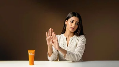 স্কিন কেয়ারের ক্ষেত্রে সানস্ক্রিনকে সবচেয়ে গুরুত্বপূর্ণ ধাপ হিসেবে বিবেচনা করা হয়