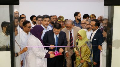 রোবটিক রিহ্যাবিলিটেশন সেন্টার উদ্বোধন  করেন ঢাকায় চীনা রাষ্ট্রদূত ইয়াও ওয়েন