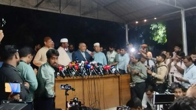 ব্রিফ করেন ডা. সৈয়দ আব্দুল্লাহ মোহাম্মদ তাহের