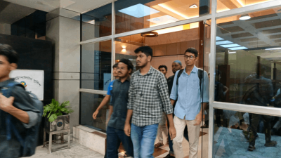 ডিএমপি কমিশনারের সঙ্গে বৈঠক শেষে আন্দোলনরত প্রকৌশল শিক্ষার্থীদের প্রতিনিধিরা