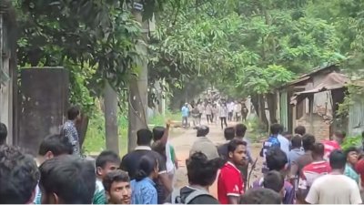 চবিতে দুই দফায় সংঘর্ষে তিন শতাধিক শিক্ষার্থী আহত হয়েছেন
